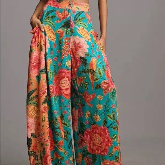 FARM RIO XL TROPICAL stretch elastic waistband. Floral and Bird Patterned Fabric - Picture 3 of 4